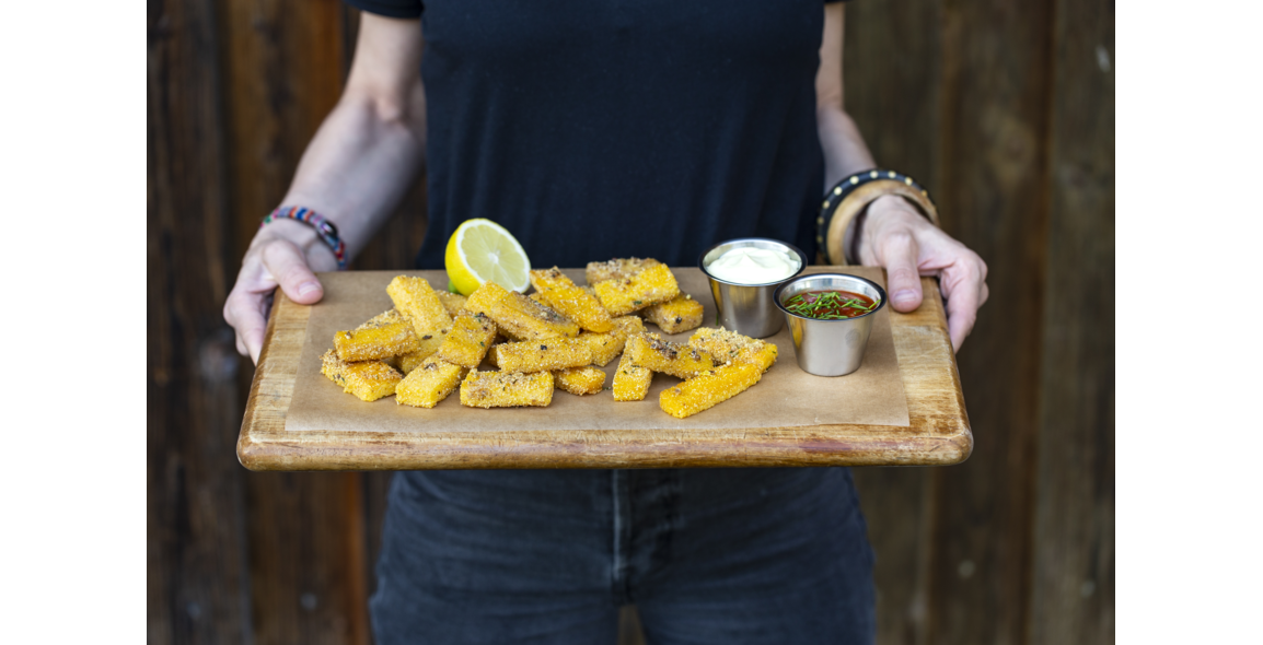 Polenta Sticks mit Tahin-Aioli und Tomaten Dip