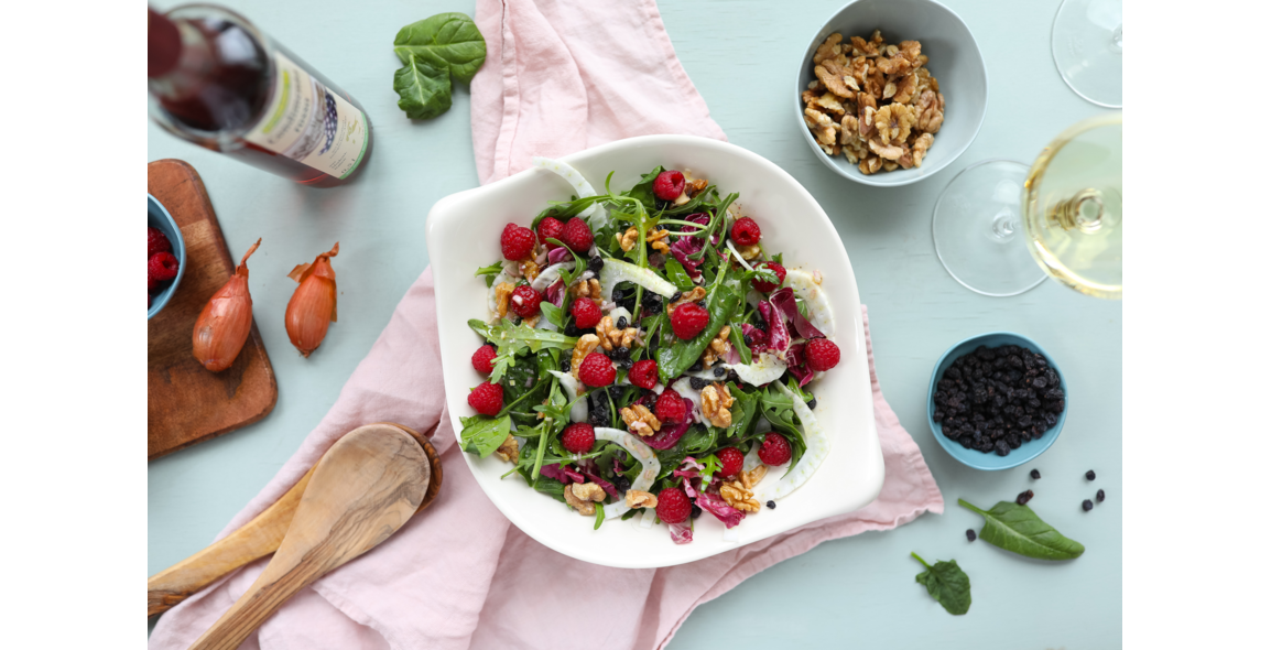Salat mit Fenchel, Walnüssen und Himbeeren