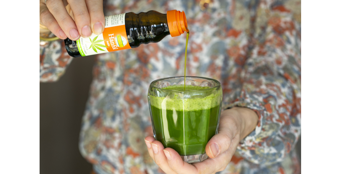 Weizengrassaft mit Apfel, Ingwer und Hanföl