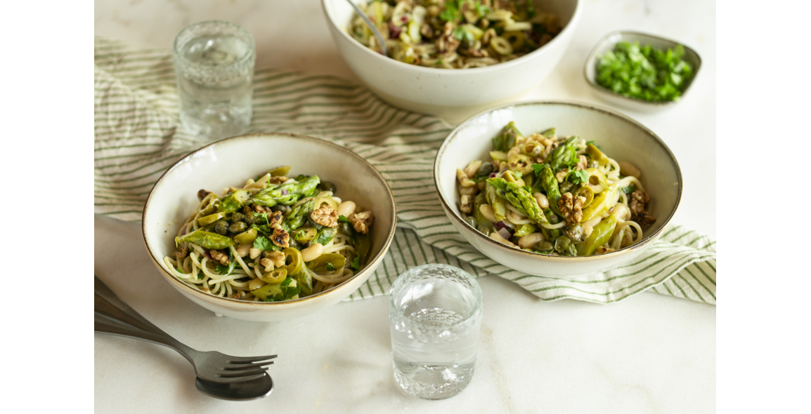 Reis-Spaghetti mit Zitronensauce und grünem Spargel