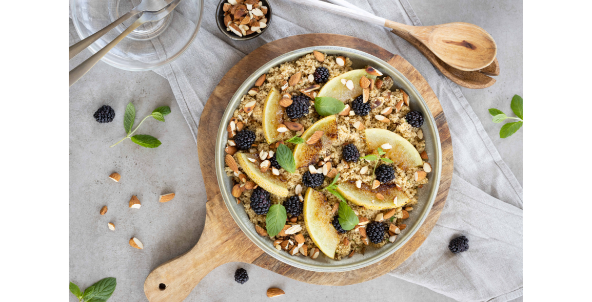 Süßer Couscous-Salat mit Honigmelone und Beeren