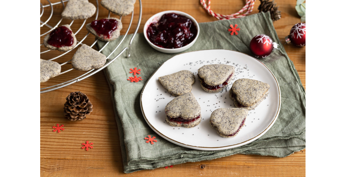 Fluffiges Mohngebäck mit Sauerkirsch Marmelade