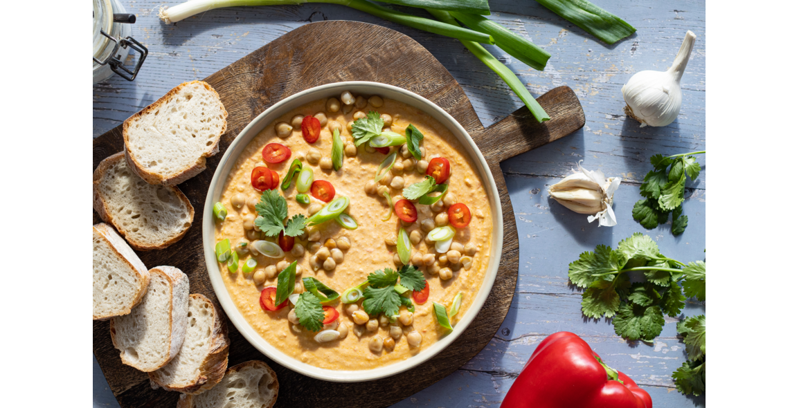 Feta-Dip mit fermentierter Paprika und Kichererbsen