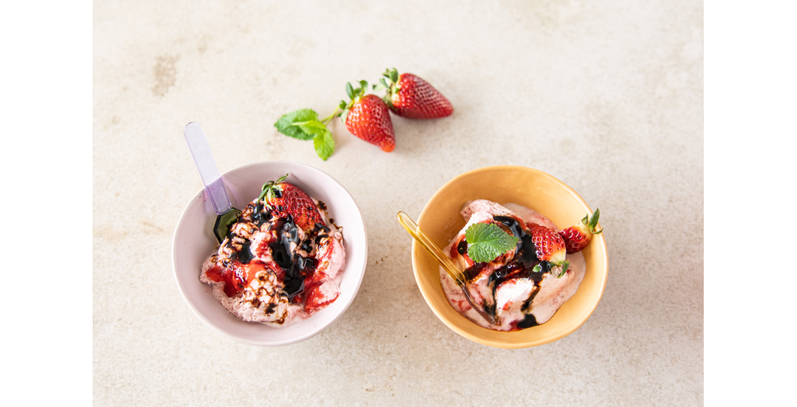 Mascarpone Erdbeereis mit Balsamico Sirup