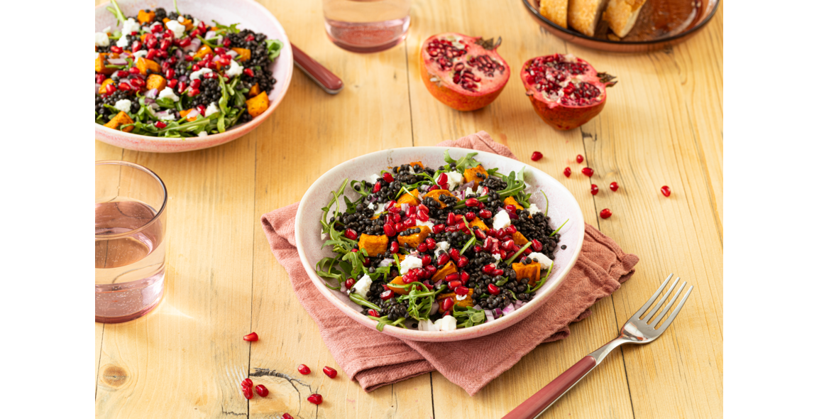 Beluga-Linsen-Salat mit gerösteter Süßkartoffel und Feta