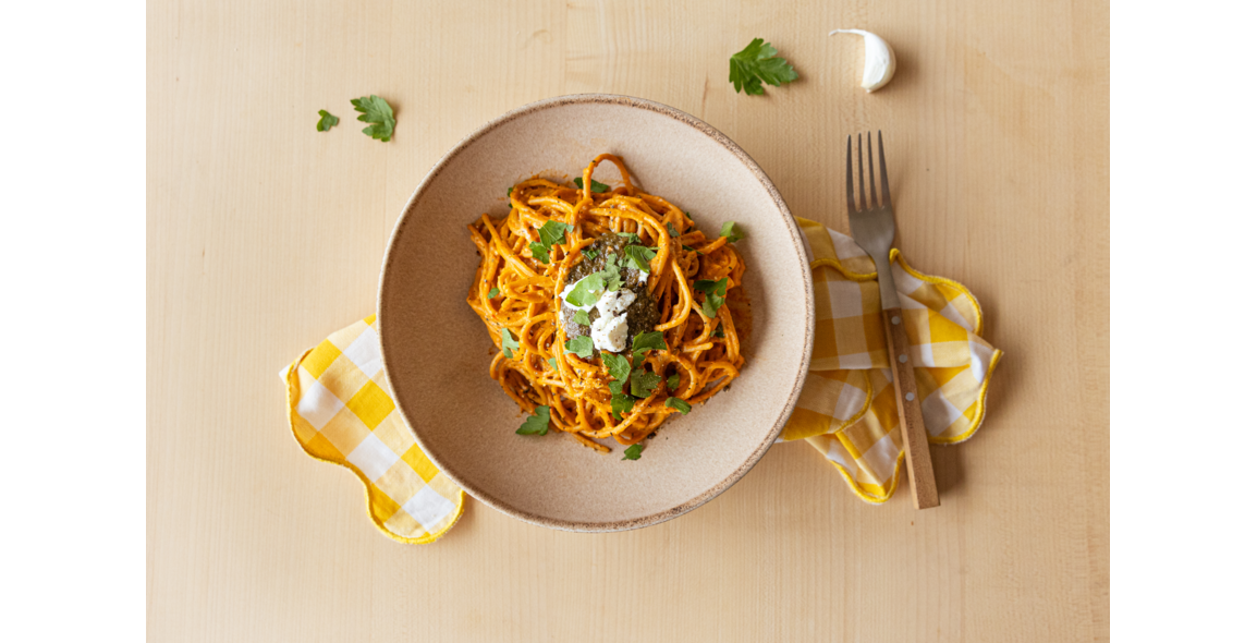 Cremige Linsenspaghetti mit Ofengemüsesauce
