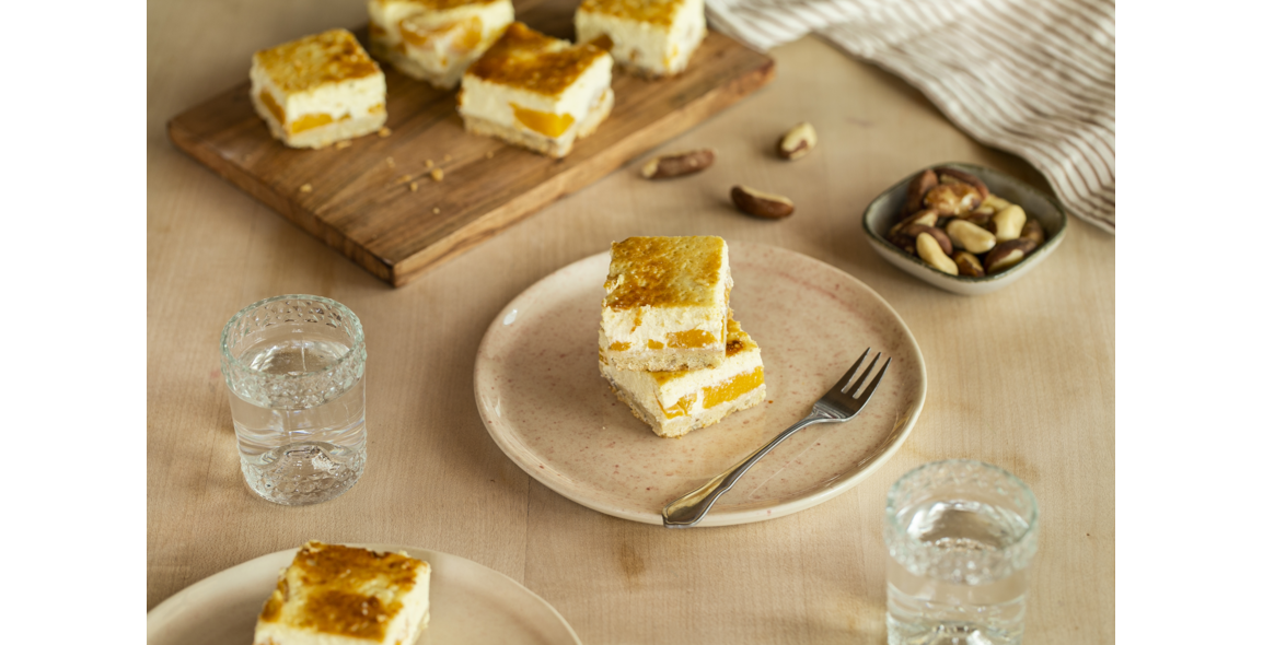 Paranusskuchen mit Aprikosen