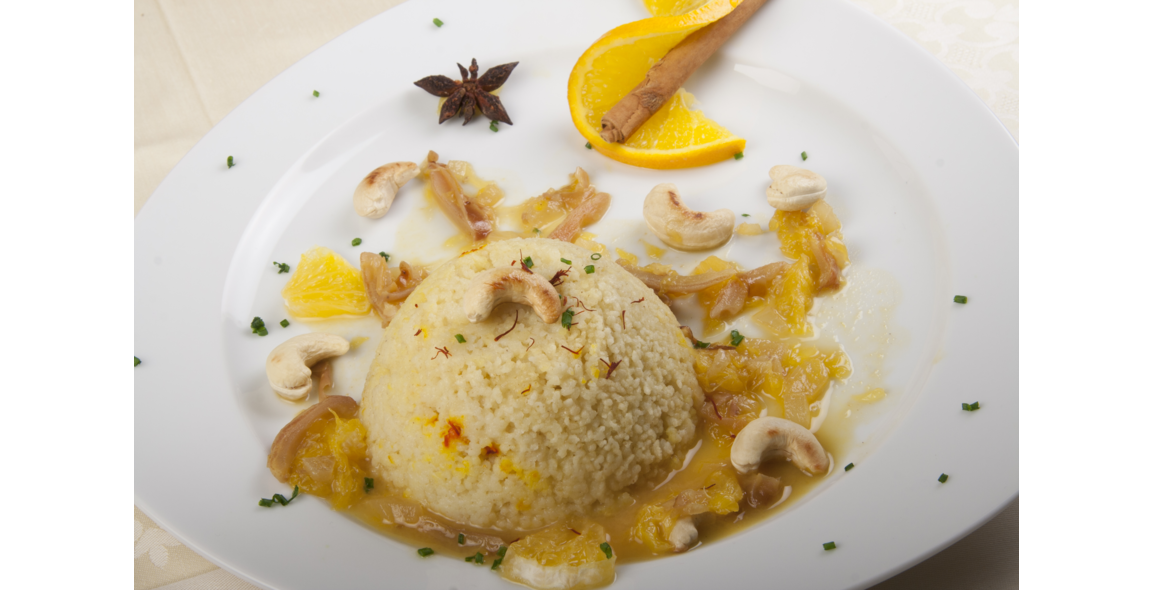 Couscous Safran mit Dattel-Orangen-Sauce