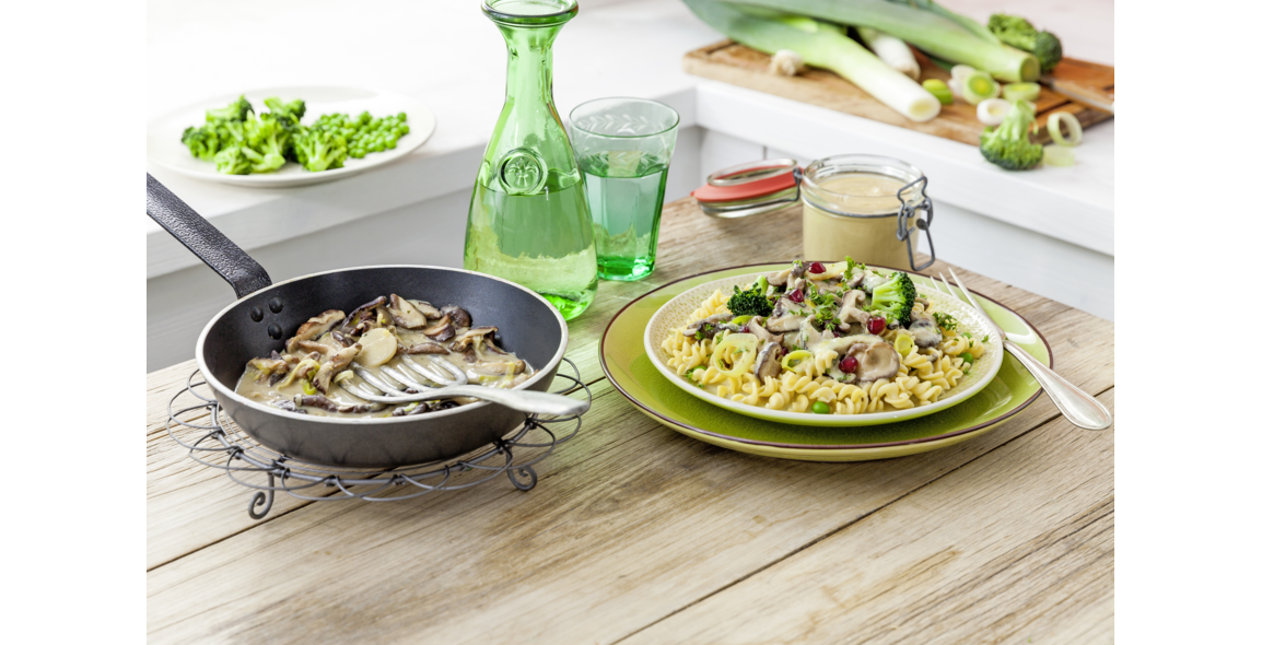 Linsen-Spirelli mit Pilzcreme und Erbsen-Broccoli-Gemüse