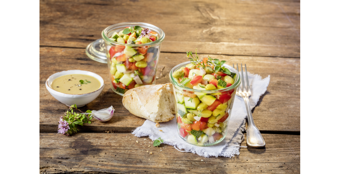 Edamamé-Bohnen-Salat mit buntem Gemüse