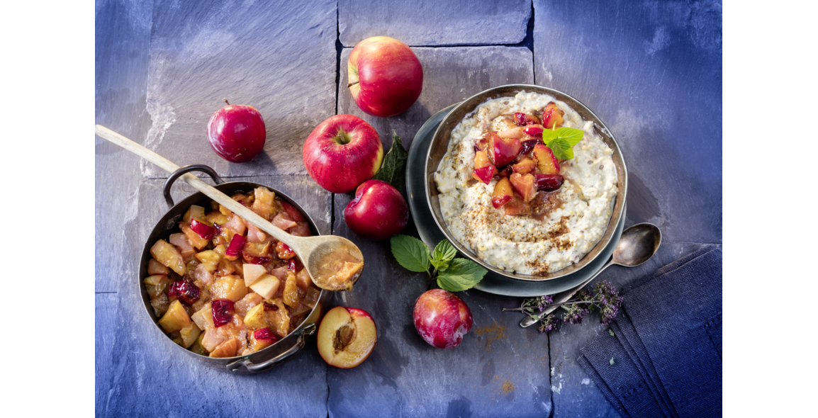 Lupinen-Porridge mit Apfel-Pflaumen-Kompott